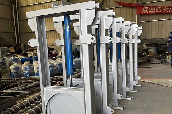 电液一体直升式钢制闸门在车间生产加工完成