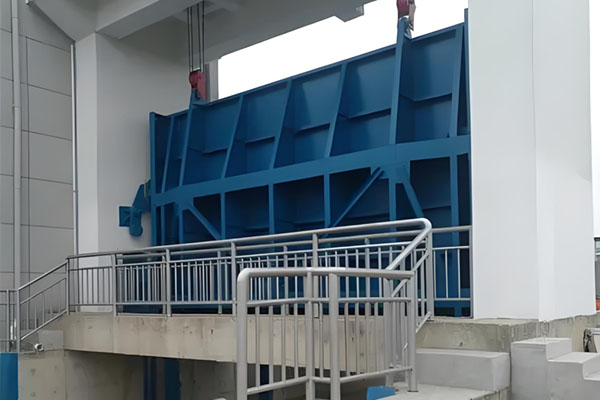 卷扬式启闭河道平面钢制闸门案例实景