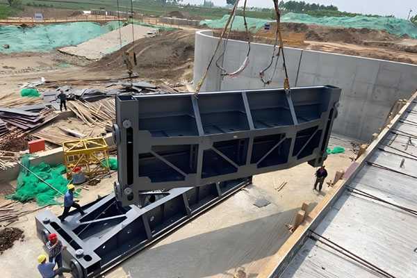 3.5 米 ×3.5 米平面滑动钢闸门：性能参数 + 安装维护全攻略，靠谱不踩坑