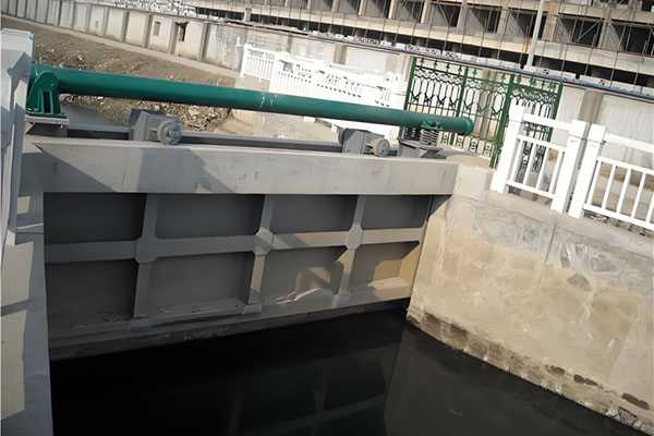 横拉式平面钢制闸门