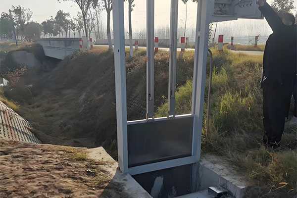 排水灌溉渠智能测控一体化闸门施工调试现场