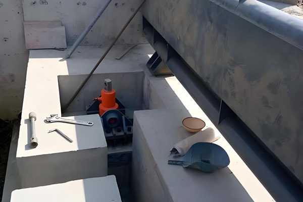 渠道液压升降坝安徽施工现场