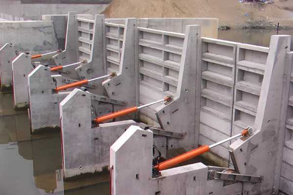 液压双控翻板闸门实物图