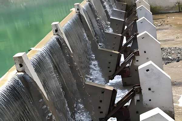 水利自控翻板闸门实物图