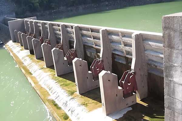 双支点水利自控翻板闸门