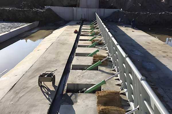 液压合页坝优势特点及安装要点