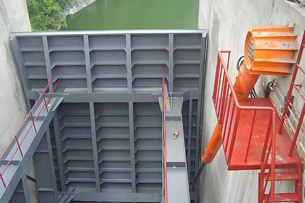 弧形闸门门体结构及埋设件