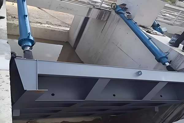 液压倾倒式闸门厂家定制:专业设计与灵活配置的一站式解决方案