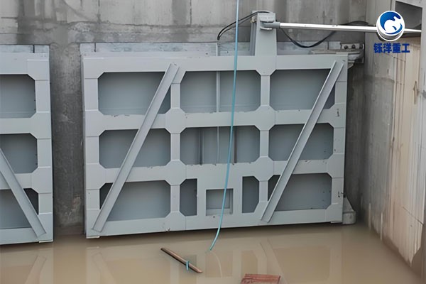 钢制闸门与铸铁闸门：差异剖析与选择指南