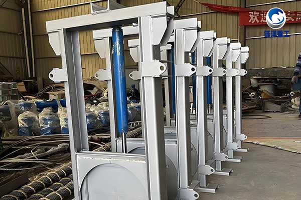 电动控制钢制闸门:智慧水利的“钢铁守门人”